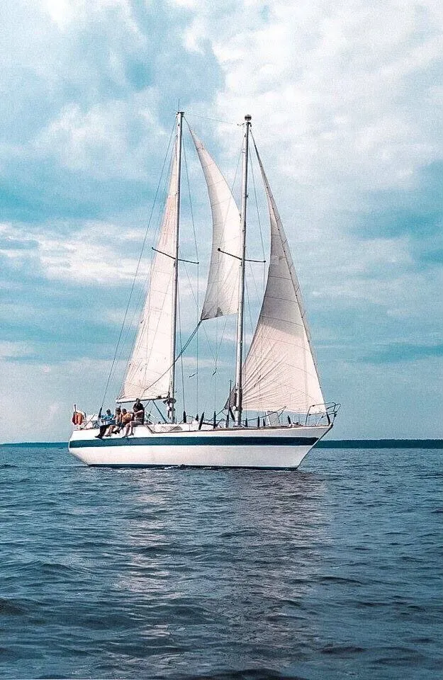 Парусная яхта