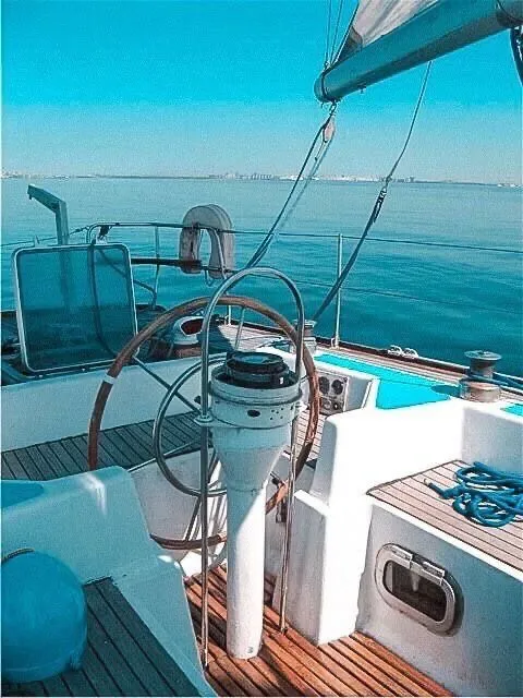 Парусная яхта