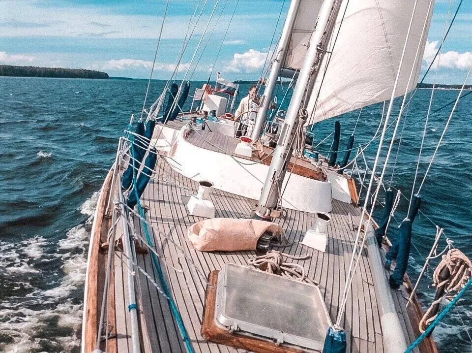 Парусная яхта